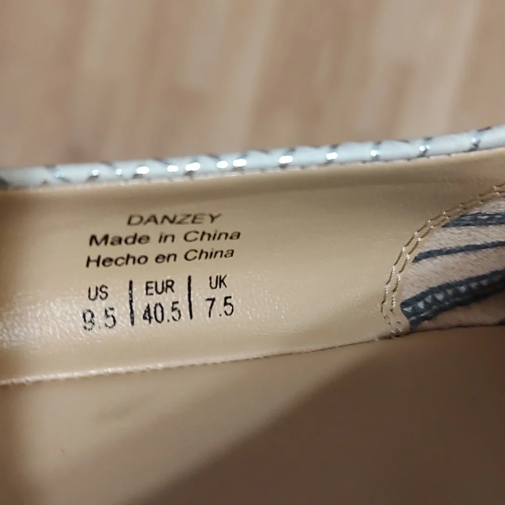Pretty Mix No. 6 Danzey Ballet Flats Cream & Silver Shimmery Snakeskin Size 9.5
